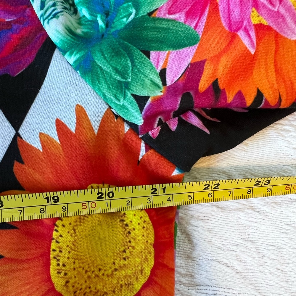 Vibrant Floral Knit Jacket by Pleats Collection 🪴 - Picture 7 of 8